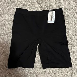 Women's black biker shorts NWT